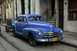 1950s: 1950's era car parked on street in Havana