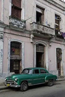 1950s: 1950's era car parked on street in Havana