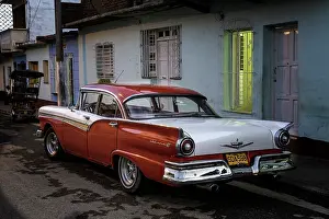 Trinidad: 1950's era Ford Fairlane and colorful buildings