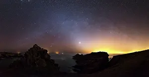 Venus: 2 hours after sunset, the real dark night is set