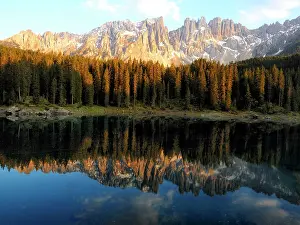 Lago: 80180249 Karersee Lake - with reflections of Mount