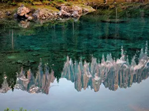 Lago: 80180251 Karersee Lake - with reflections of Mount