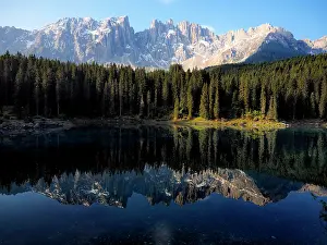 Lago: 80180252 Karersee Lake - with reflections of Mount