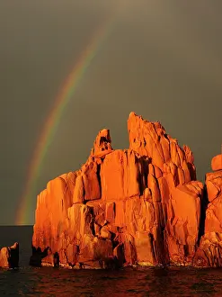 Porphyry: 80180291 Red Porphyry Rocks - in sunset glow with