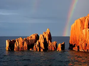 Porphyry: 80180292 Red Porphyry Rocks - in sunset glow with