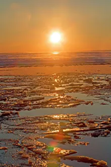 Pack: 80181522 Frozen lagoon and sea pack ice formation