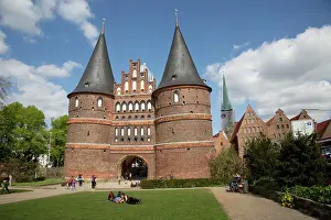 Relaxing: 80183366 Holstentor Holsten Gothic City Gate - UNESCO