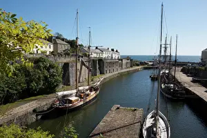 Ships: 80183384 Charlestown - with tall ships in the harbour