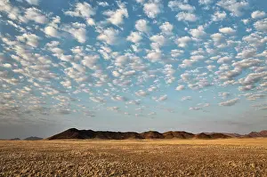 Isolation: 80183543 Arid Plains - and isolated mountain ridges