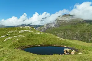Cirque: 80184078 The Cirque De Troumouse Hautes Pyrenees