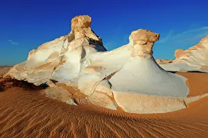 Ventures: 80184224 Rock Formations - twin's rock White Desert