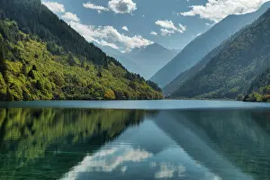 Rhinocerous: 80185287 Rhinocerous Lake Jiuzhaigou National Park