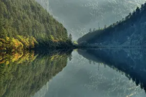 Sichuan: 80185291 Mirror Lake Jiuzhaigou National Park, Sichuan