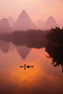 Fisherman: 80185342 Fisherman on River Li at Dawn Guilin Region