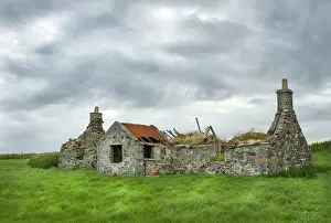 Abandoned: 80186711 Derelict house - North Uist - Summer North