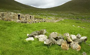 Dyke: 80186719 The Village - stone houses - along Main
