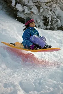 Sledging: 80187032 Snow - Chid sledging Winter storm Jonas