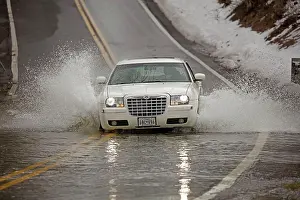 Driving: 80187039 Flooding - car driving after Jonas snow