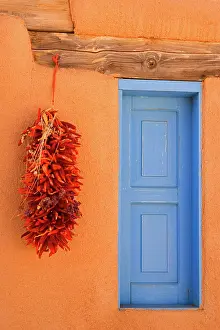 Style: 80187191 Adobe style house - simple beige coloured