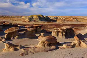 Hoodoos: 80187196 Hoodoos and Badlands - artfully sculpted