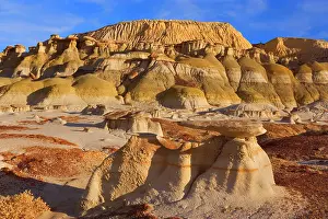 Hoodoos: 80187197 Hoodoos and Badlands - artfully sculpted