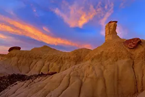Artfully: 80187200 Hoodoos and Badlands - artfully sculpted