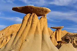 Badlands: 80187216 Hoodoos and Badlands - artfully sculpted