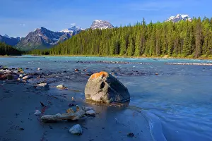 Athabasca: 80187296 Athabasca River - mountain landscape with