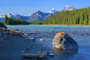 Athabasca: 80187299 Athabasca River - mountain landscape with