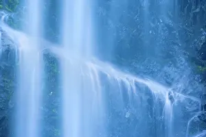 Falling: 80187365 Bridal Veil Falls - falling waters of Bridal