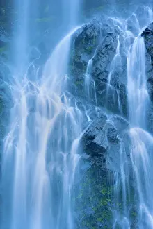 Falling: 80187367 Bridal Veil Falls - falling waters of Bridal