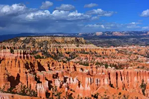 Amphitheatre: 80187373 Bryce Canyon - rain clouds over Amphitheatre
