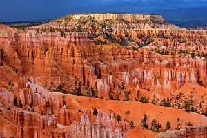Bryce: 80187376 Bryce Canyon - storm clouds over sandstone