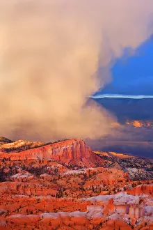 Bryce: 80187377 Bryce Canyon - storm clouds over sandstone