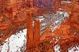Chelly: 80187397 Spider Rock - view into Canyon de Chelly