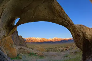 Nevada: 80187457 Cyclope Arch - Sierra Nevada mountain range