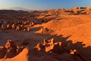 Goblin: 80187577 Goblin Valley - weirdly shaped sandstone