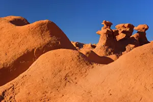 Goblin: 80187578 Goblin Valley - weirdly shaped sandstone