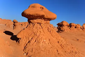 Goblin: 80187581 Goblin Valley - weirdly shaped sandstone