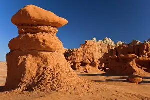 Goblin: 80187583 Goblin Valley - weirdly shaped sandstone