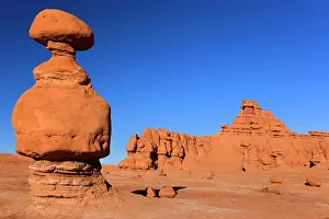 Goblin: 80187586 Goblin Valley - weirdly shaped sandstone