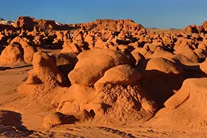Goblin: 80187587 Goblin Valley - weirdly shaped sandstone