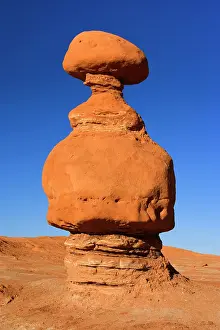 Goblin: 80187588 Goblin Valley - weirdly shaped sandstone