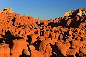 Goblin: 80187590 Goblin Valley - weirdly shaped sandstone