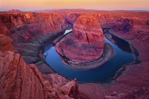 Bend: 80187729 Horseshoe Bend - dramatic view of a nearly
