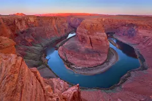 Bend: 80187730 Horseshoe Bend - dramatic view of a nearly