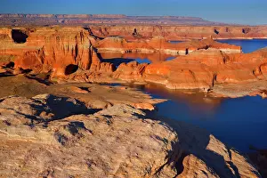 Powell: 80187753 Lake Powell - panoramic view onto Lake