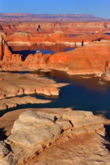 Powell: 80187754 Lake Powell - panoramic view onto Lake