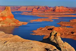 Powell: 80187755 Lake Powell - panoramic view onto Lake