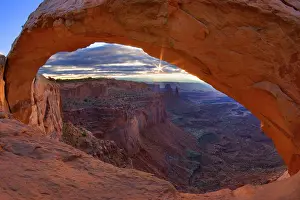 Canyons: 80187785 Mesa Arch - maze of canyons and buttes